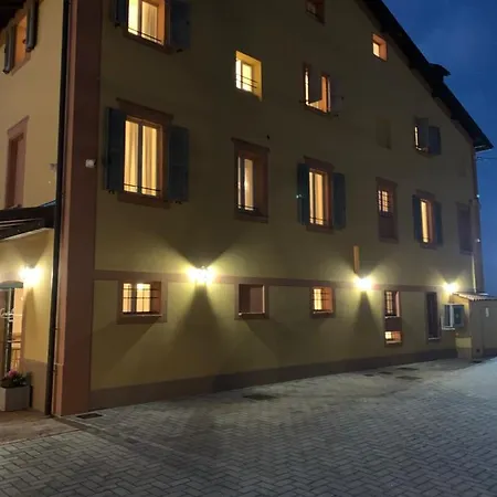 La Corte Country Gæstehus Modena