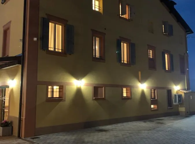 La Corte Country Gæstehus Modena